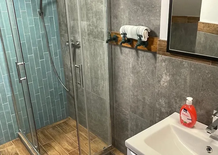 Etiuda Quarto em Acomodações Particulares *